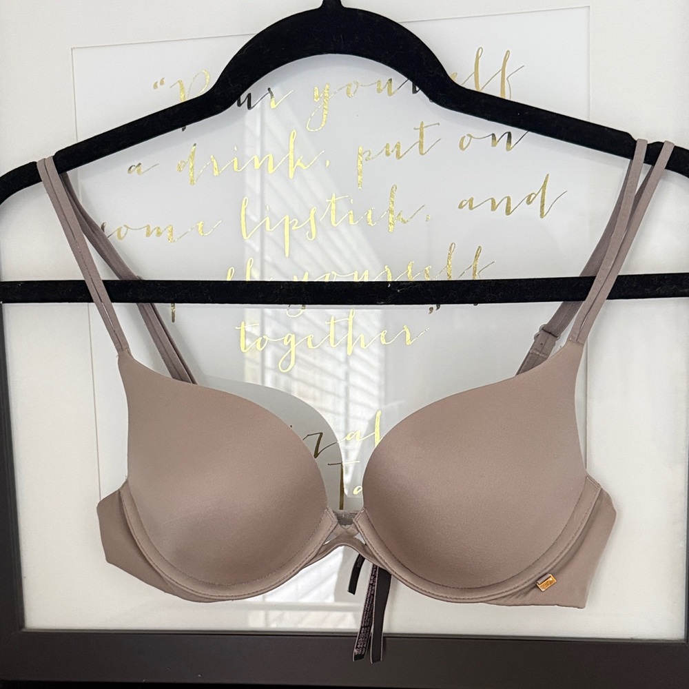 Victorias secret very sexy push-up bra 32B